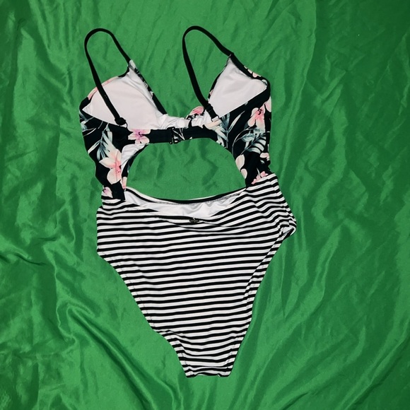 Victoria Secret Pink Floral and Striped Cutout Swimsuit size Large - Flaw - Picture 3 of 8
